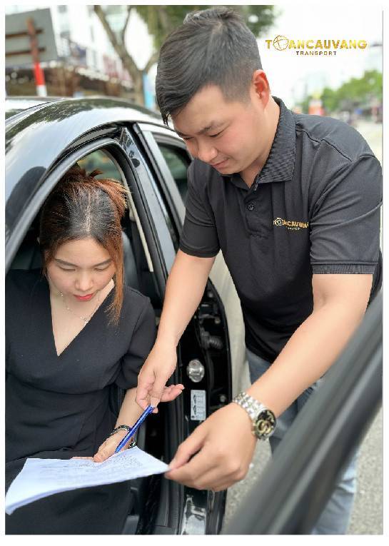 Ký hợp đồng thuê xe tự lái Đà Nẵng