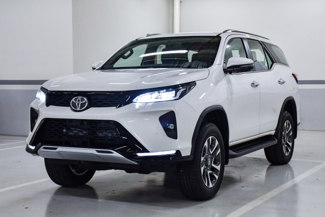 Toyota Fortuner 2.4 4x2 AT