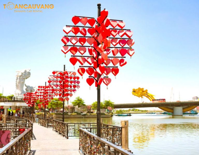 Cầu Tình yêu Đà Nẵng – Một địa điểm lãng mạn bên sông Hàn