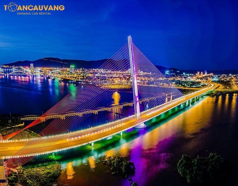 Ngắm nhìn cầu Trần Thị Lý rực rỡ về đêm