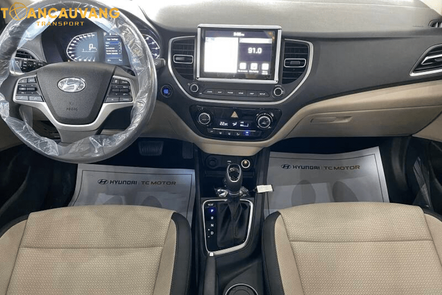 Hyundai Accent trang bị công nghệ an toàn cùng với mức giá bán xe phù hợp.