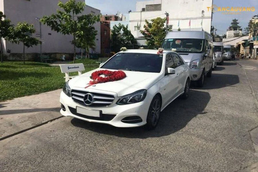 Mẫu xe cưới Mercedes đẹp cho thuê