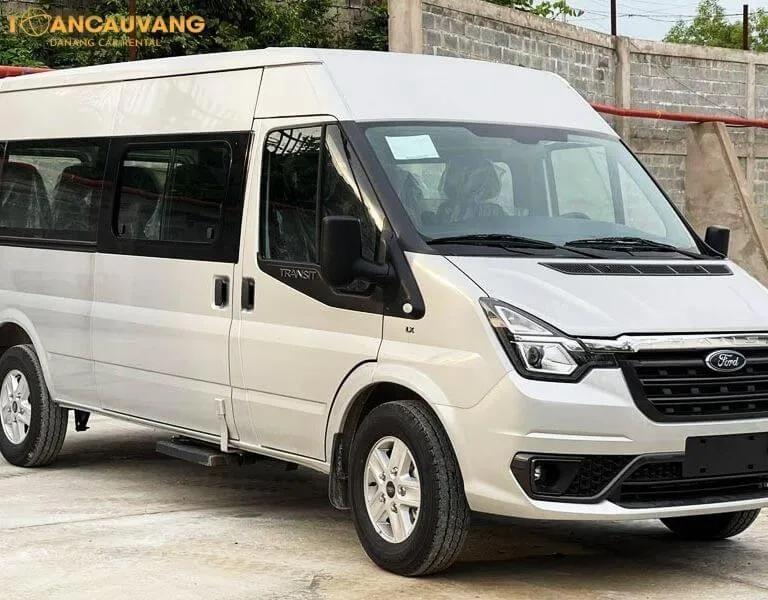 xe 16 chỗ phổ biến nhất Ford Transit