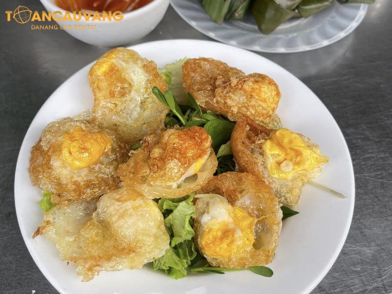 bánh căn nhân trứng là món truyền thống tại Đà Nẵng