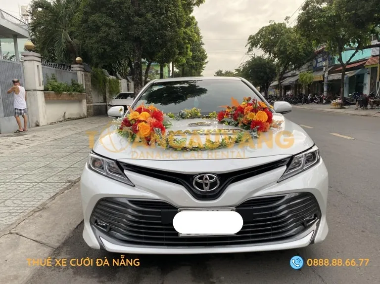 thuê xe cưới camry