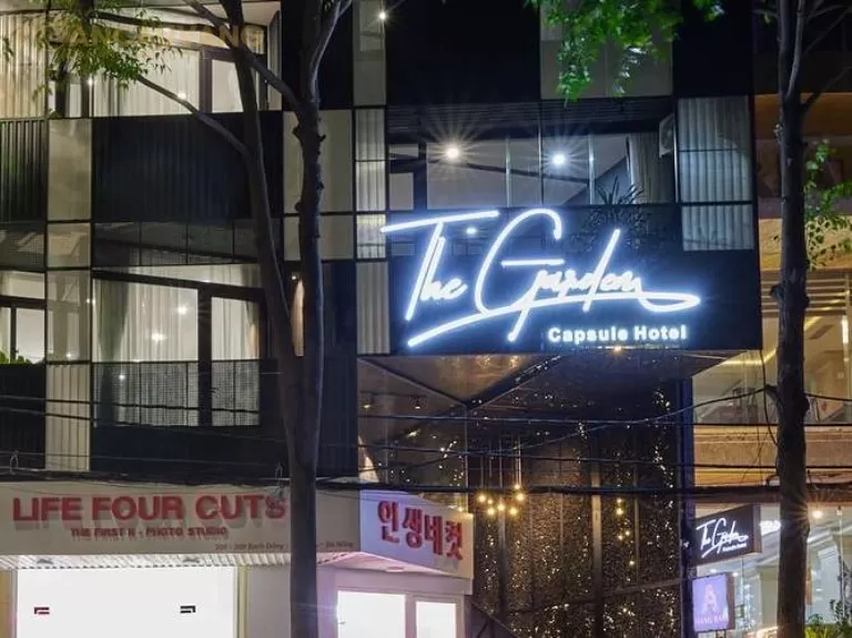 the-garden-capsule-hotel