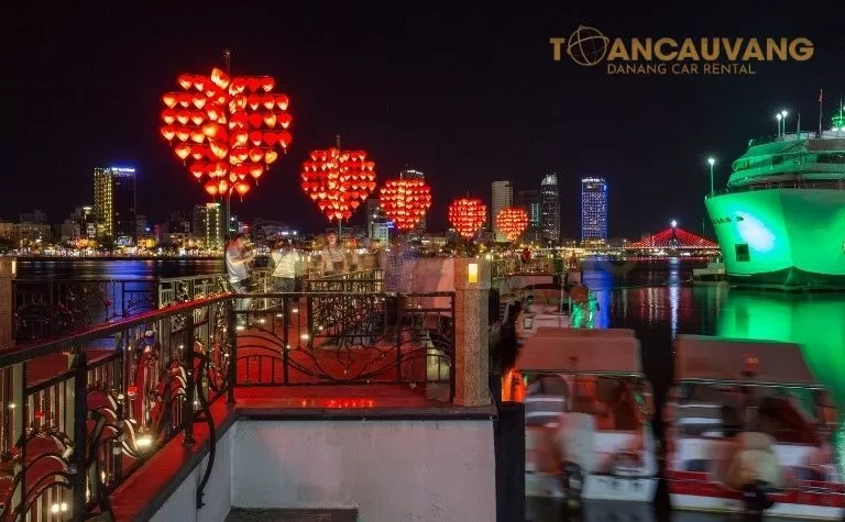 ve-dep-cua-cau-tinh-yeu-da-nang-ve-dem