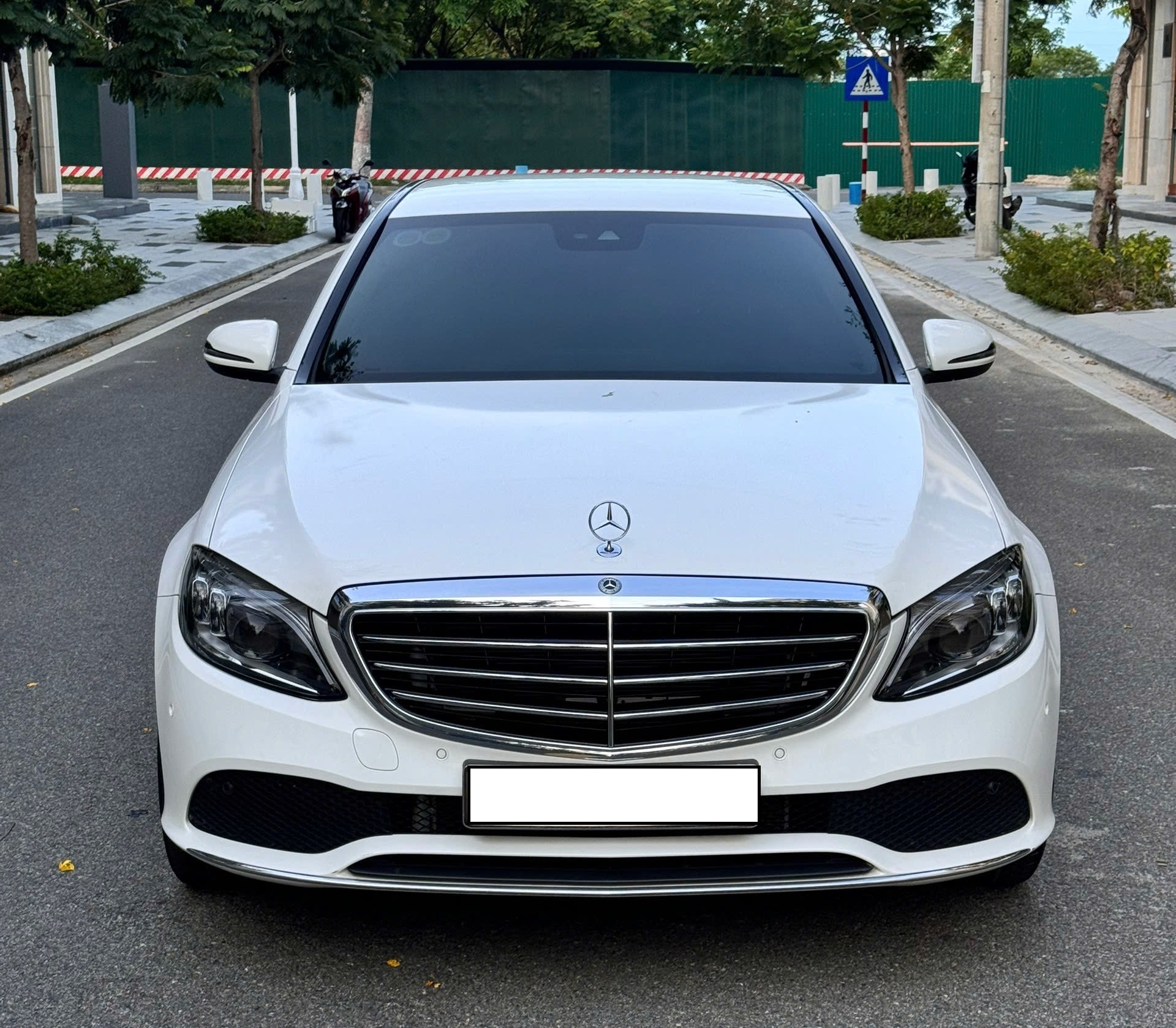 Thuê xe Mercedes tự lái Đà Nẵng giá tốt | Phục vụ tận tâm