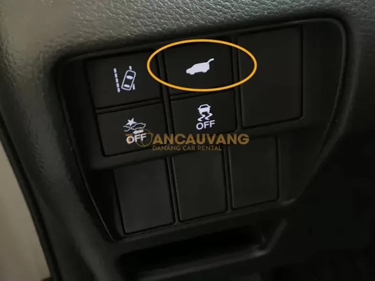 Hướng dẫn cách mở nắp bình xăng ô tô, cách xử lý nếu không mở được 6 mo-cop-xe-oto