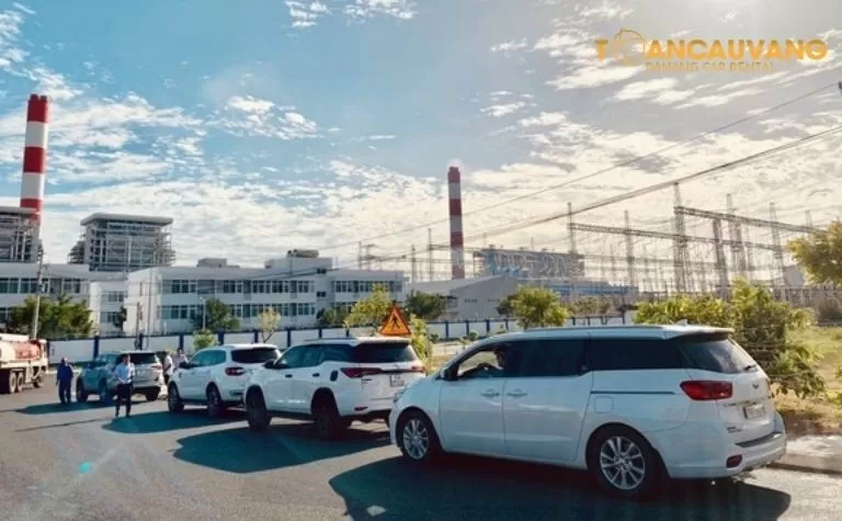 Bảng giá thuê xe 4 chỗ có tài xế mới nhất 2024 4 thue xe 4 cho dua don san bay