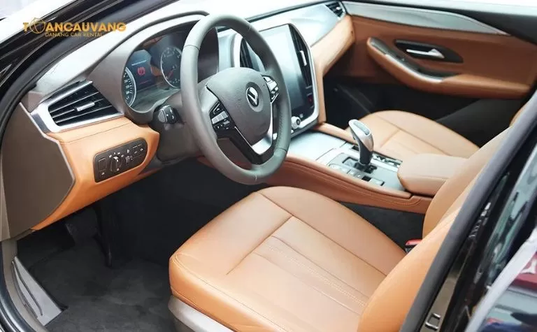Giá thuê xe VinFast Lux 2.0 và cách sử dụng các tính năng 5 cach chinh khoang lai xe vinfast lux 2.0
