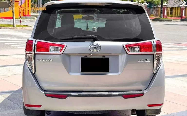 duoi xe innova