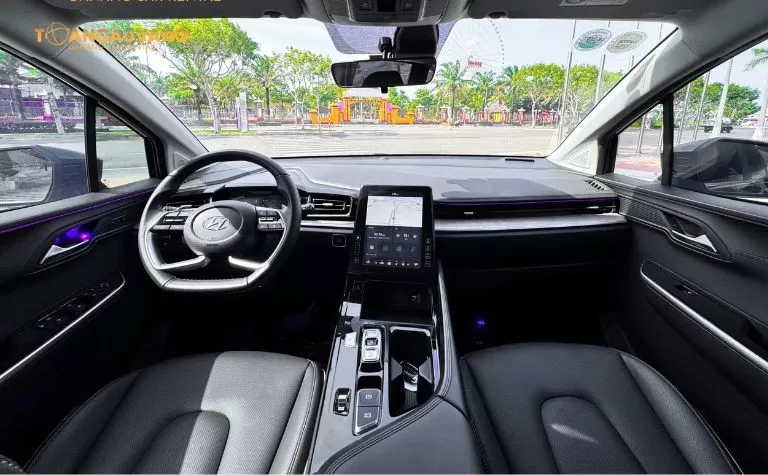 khoang lai cua hyundai custin
