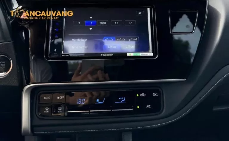 Thông tin thuê xe tự lái Toyota Corolla Altis (2021) 5 man hinh xe corolla altis